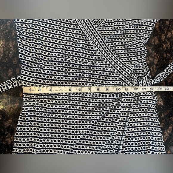 Banana Republic Gemma Wrap Dress
Chain Print Navy Blue White Nautical in Size M. - Picture 9 of 11
